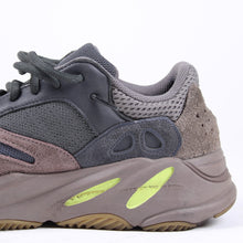 Load image into Gallery viewer, Adidas Yeezy 700 Mauve SZ 9.5